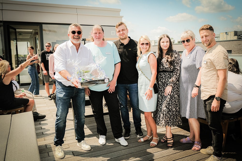 Das LIFE-TEAM Gerd Lichtenberger, Maik Siodmak, Dario Meuser, Laura Doczekalski, Donika Morina, Nicola Kauer, David Janzen (Fehlend: Y. Kovalchuk) Das LIFE-TEAM Gerd Lichtenberger, Maik Siodmak, Dario Meuser, Laura Doczekalski, Donika Morina, Nicola Kauer, David Janzen (Fehlend: Y. Kovalchuk)