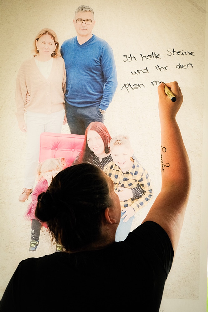 Ehemalige LIFE Jugendliche Christina die 2011-2013 eine Auslandsmaßnahme in Polen und 2013-2015 eine Inlandsmaßnahme in Deutschland absolvierte. (Kalenderblatt November 2023) Ehemalige LIFE Jugendliche Christina die 2011-2013 eine Auslandsmaßnahme in Polen und 2013-2015 eine Inlandsmaßnahme in Deutschland absolvierte. (Kalenderblatt November 2023)
